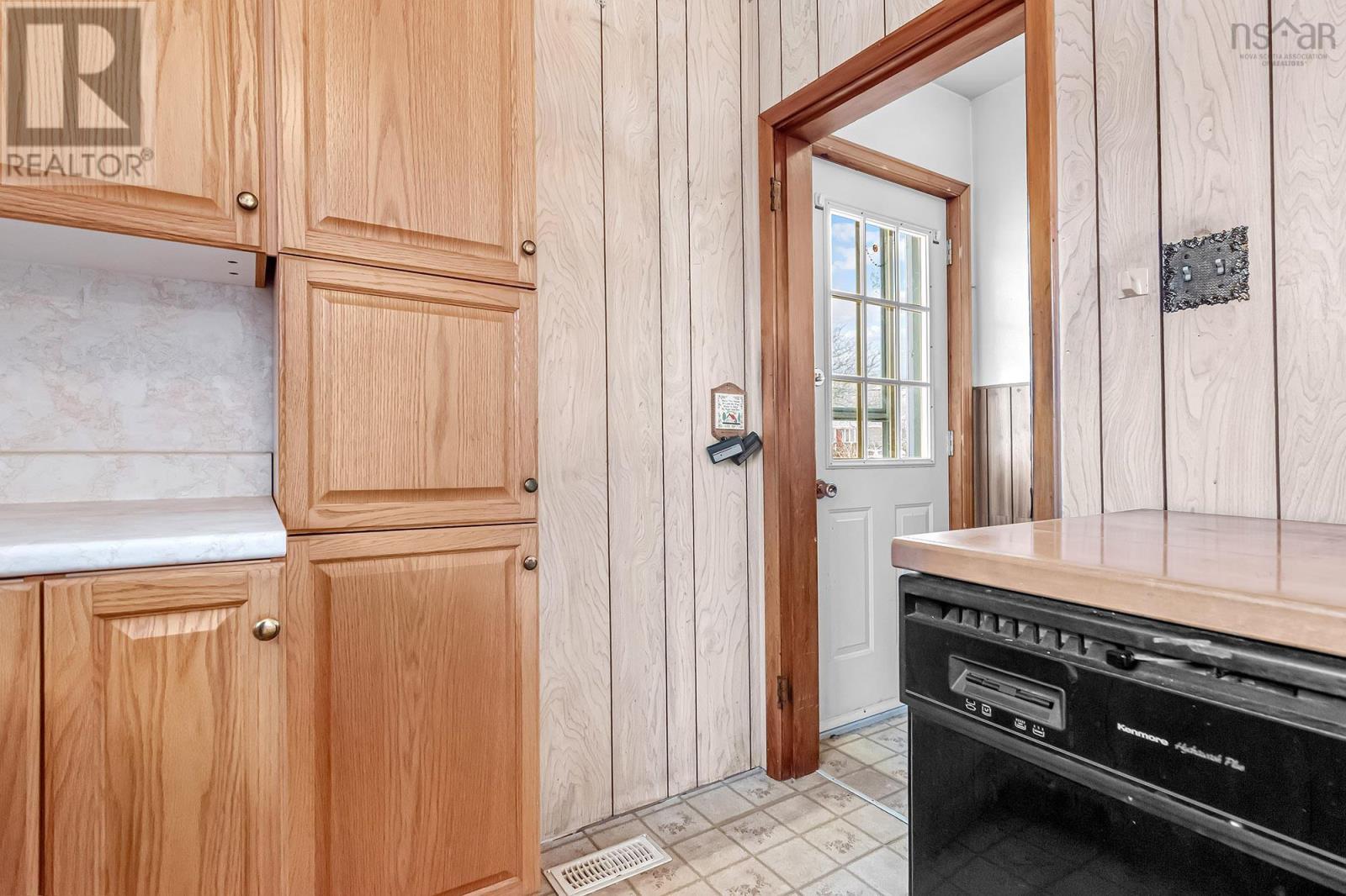 15 Virginia Avenue, Dartmouth, Nova Scotia  B2W 2Z4 - Photo 8 - 202605264