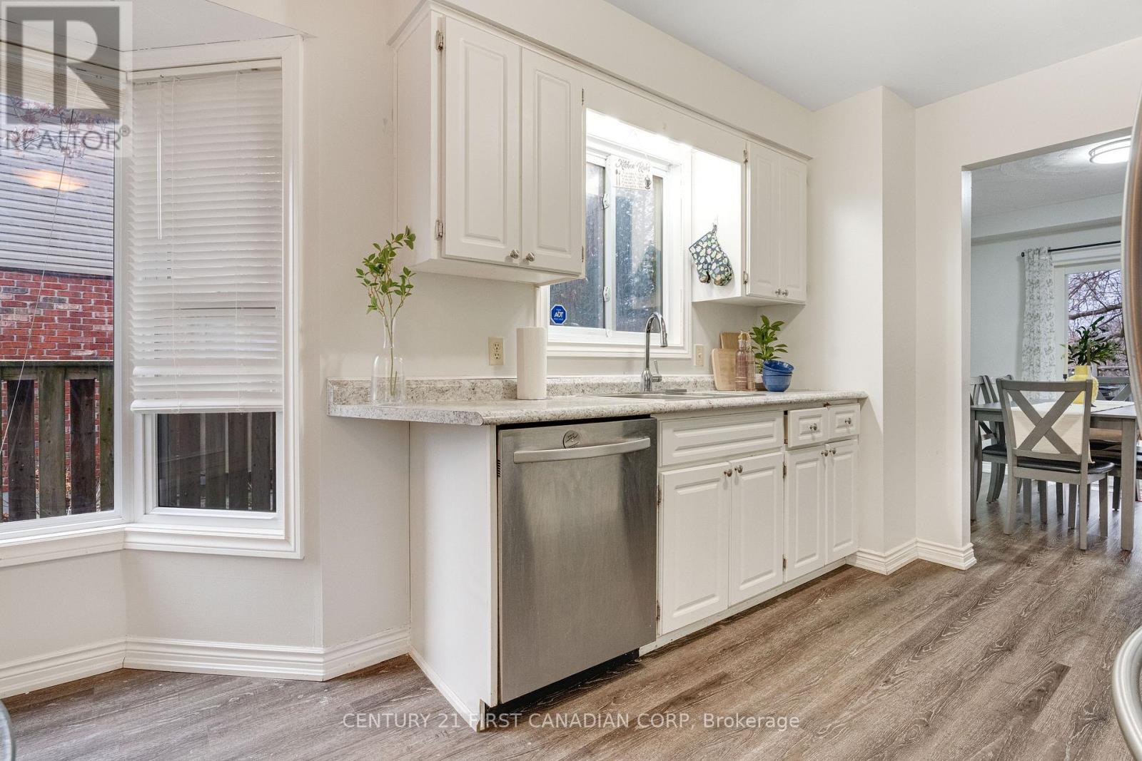 15 Mohican Drive, Woodstock, Ontario  N4T 1H4 - Photo 14 - X12913040