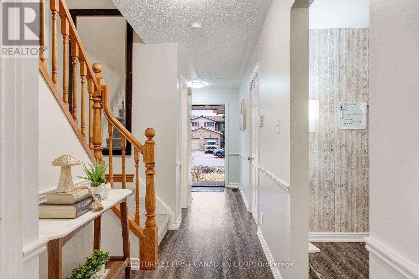 15 Mohican Drive, Woodstock, Ontario  N4T 1H4 - Photo 3 - X12913040