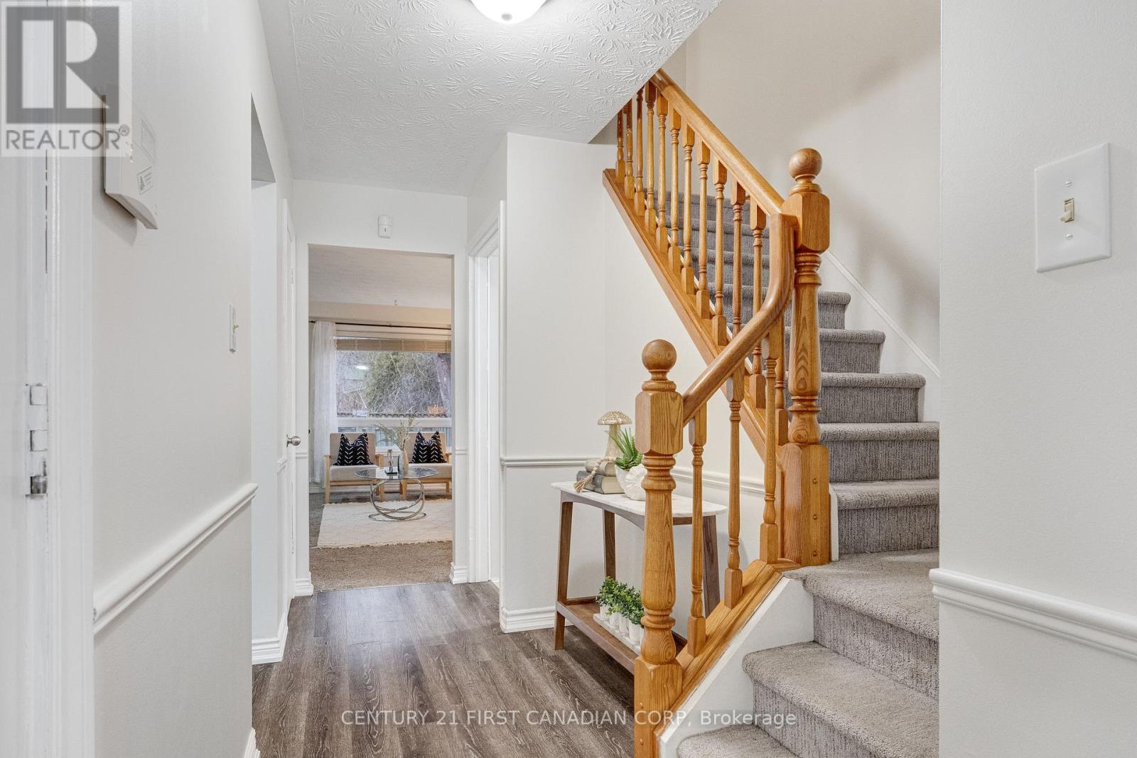 15 Mohican Drive, Woodstock, Ontario  N4T 1H4 - Photo 4 - X12913040