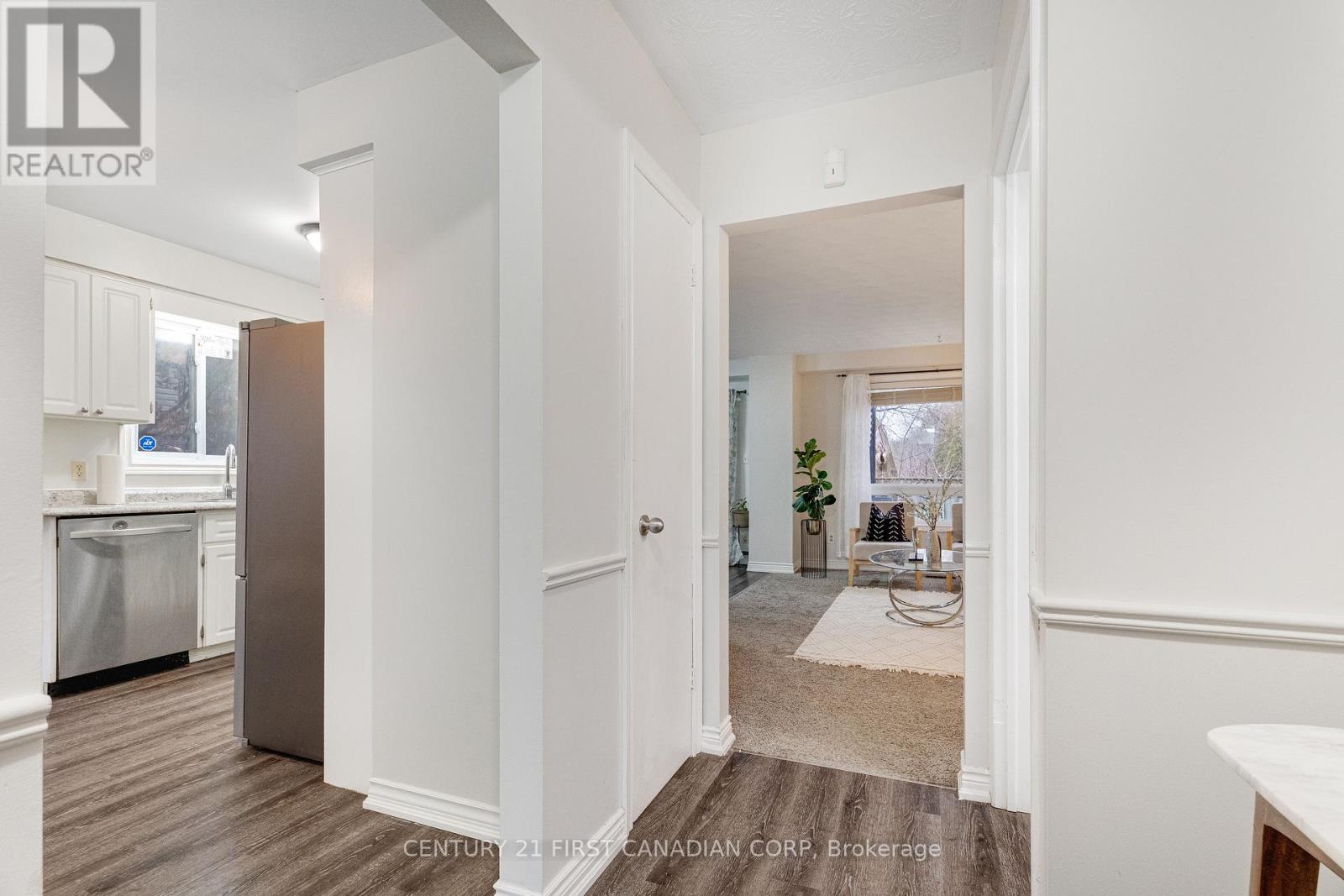 15 Mohican Drive, Woodstock, Ontario  N4T 1H4 - Photo 5 - X12913040