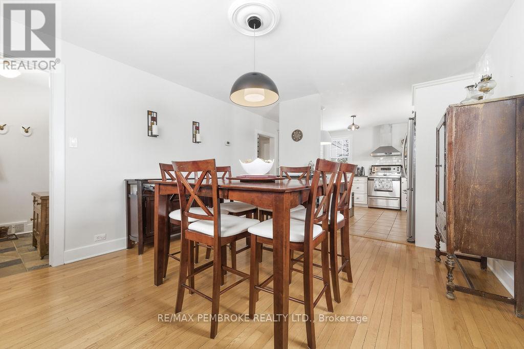 216 Metcalfe Street, Pembroke, Ontario  K8A 2V7 - Photo 10 - X12913018