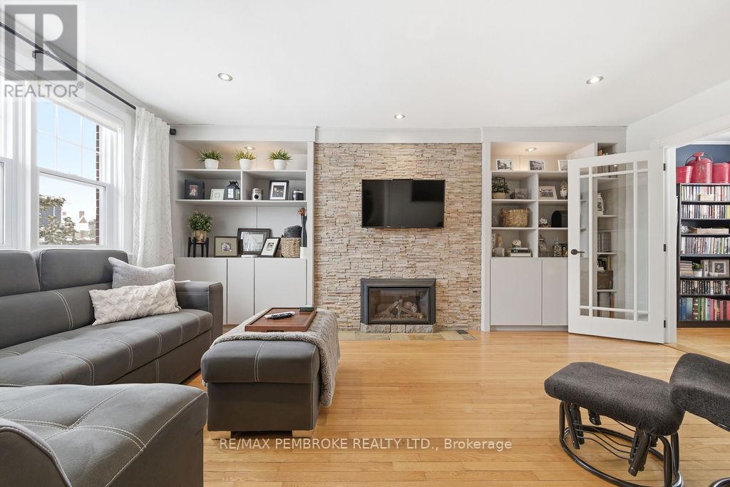 216 Metcalfe Street, Pembroke, Ontario  K8A 2V7 - Photo 12 - X12913018