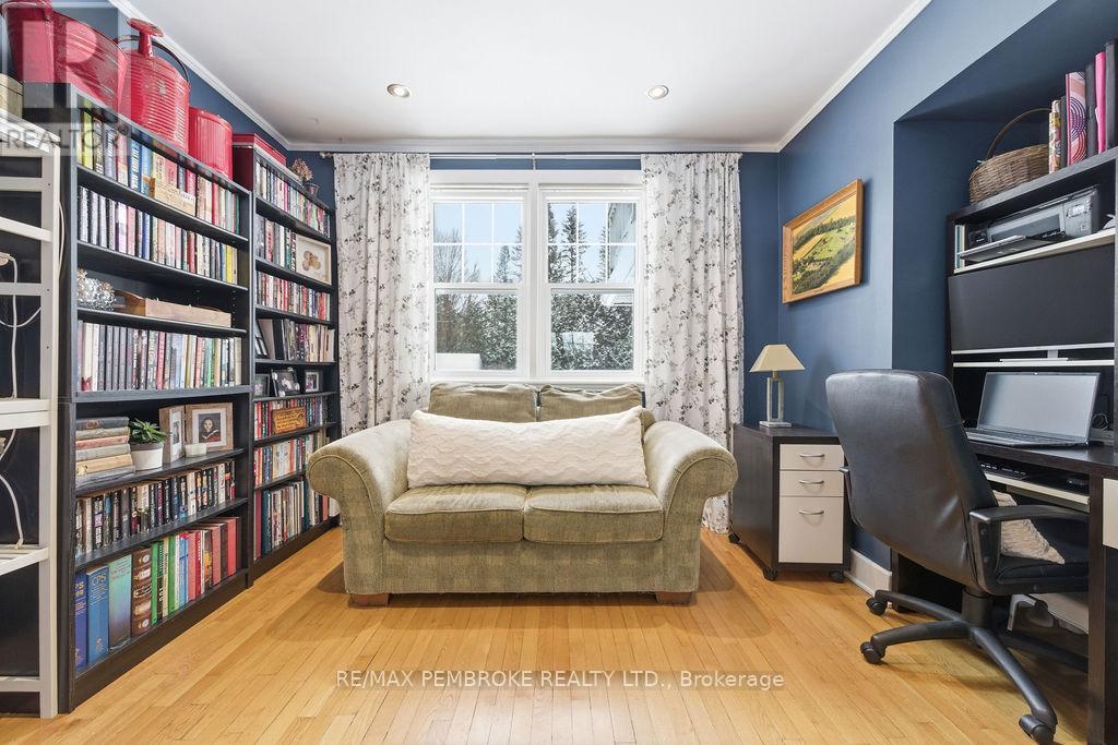 216 Metcalfe Street, Pembroke, Ontario  K8A 2V7 - Photo 15 - X12913018