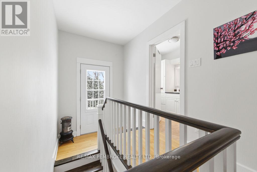 216 Metcalfe Street, Pembroke, Ontario  K8A 2V7 - Photo 16 - X12913018