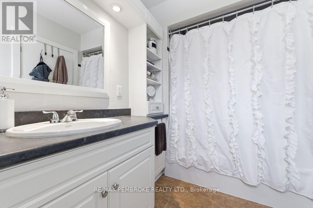 216 Metcalfe Street, Pembroke, Ontario  K8A 2V7 - Photo 21 - X12913018