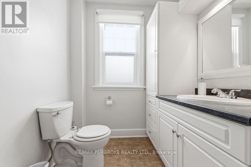 216 Metcalfe Street, Pembroke, Ontario  K8A 2V7 - Photo 22 - X12913018