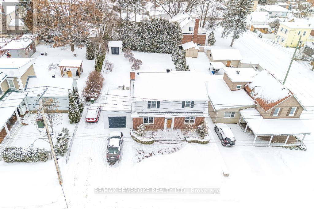 216 Metcalfe Street, Pembroke, Ontario  K8A 2V7 - Photo 32 - X12913018