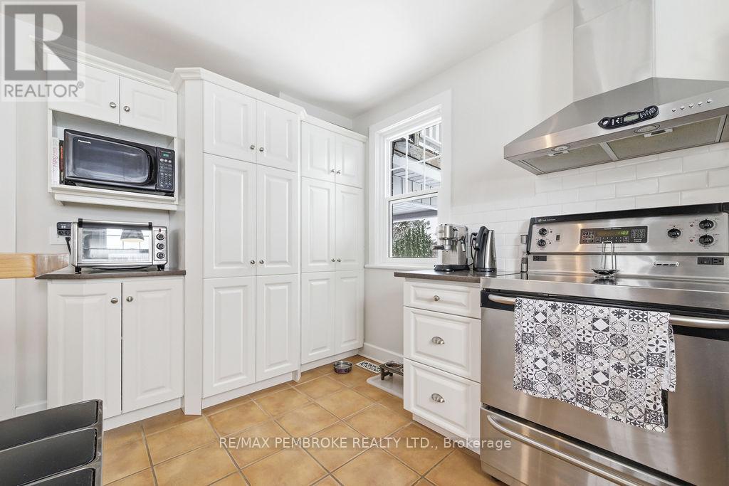 216 Metcalfe Street, Pembroke, Ontario  K8A 2V7 - Photo 6 - X12913018