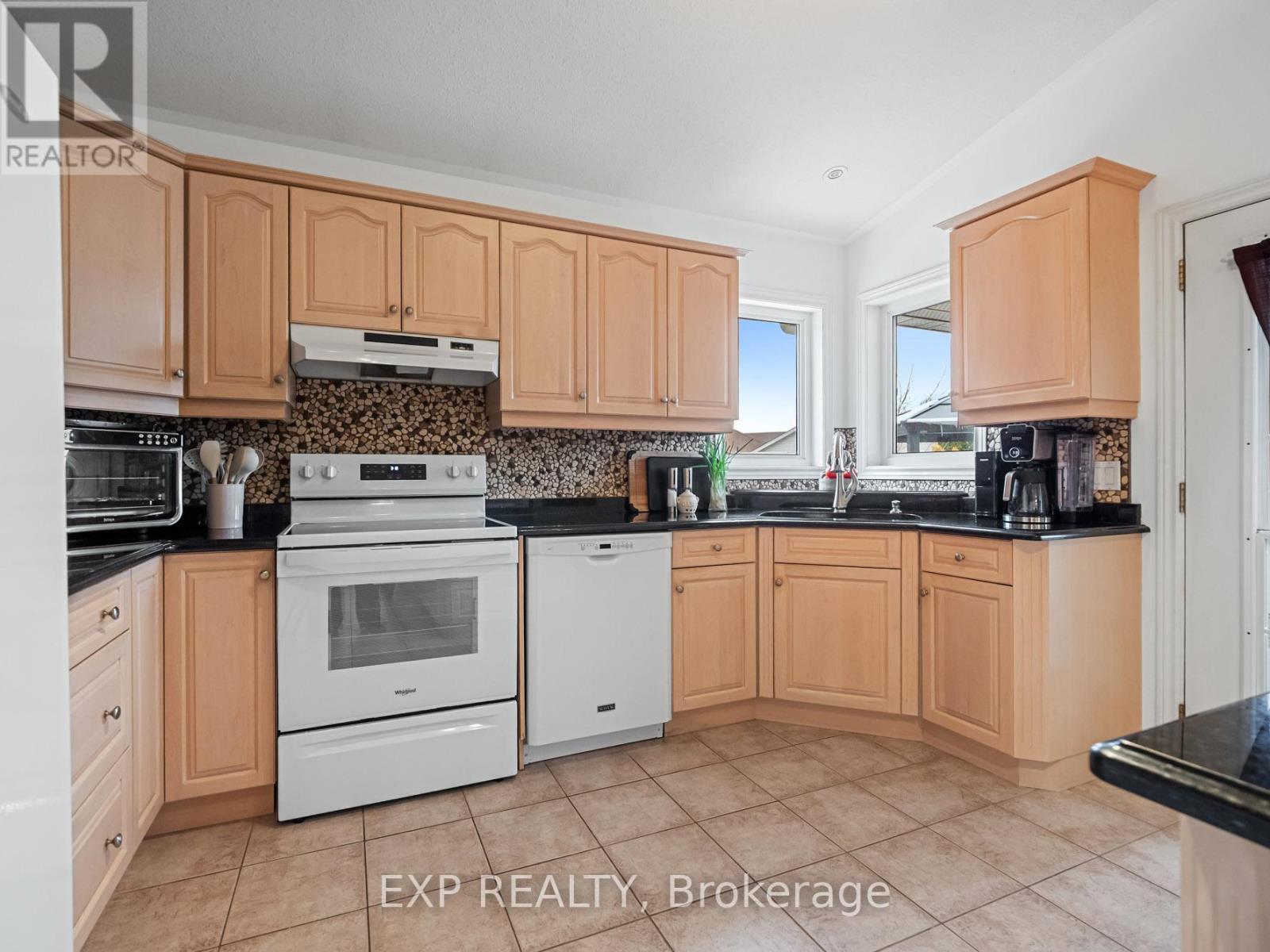 7090 Julie Drive, Niagara Falls, Ontario  L2H 3L4 - Photo 13 - X12913024