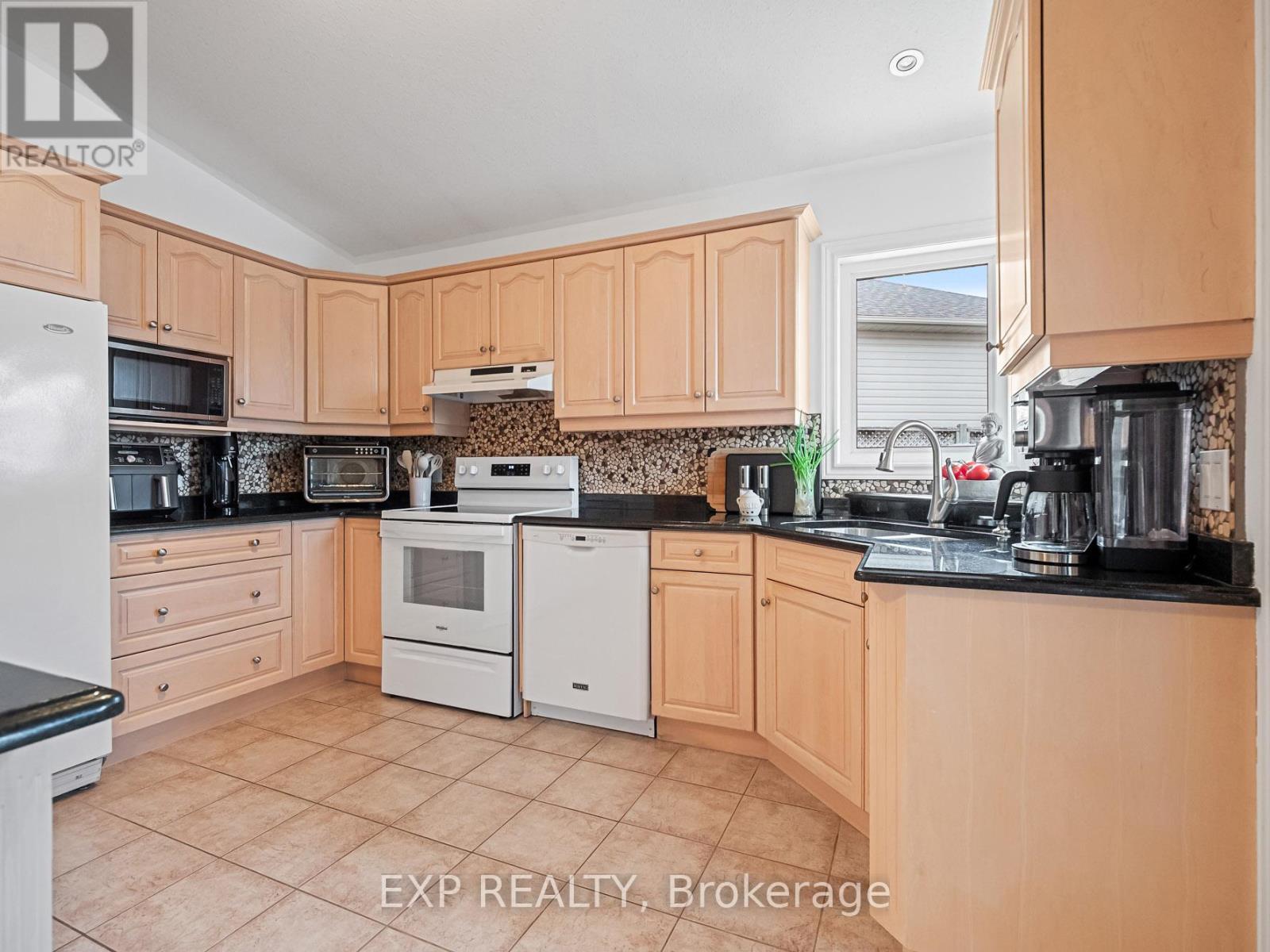 7090 Julie Drive, Niagara Falls, Ontario  L2H 3L4 - Photo 14 - X12913024