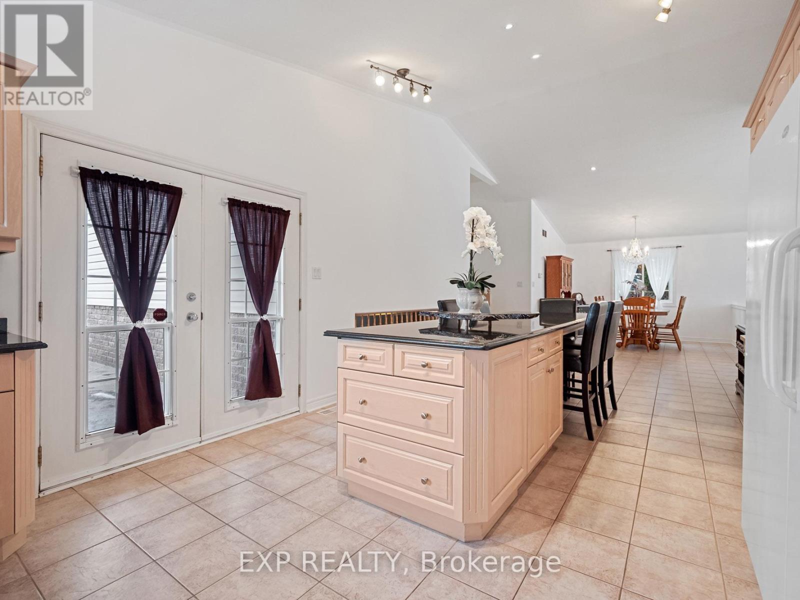 7090 Julie Drive, Niagara Falls, Ontario  L2H 3L4 - Photo 15 - X12913024