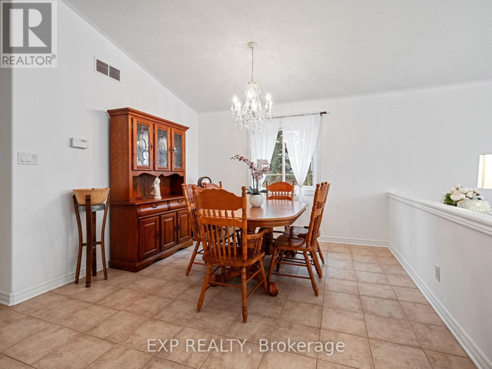 7090 Julie Drive, Niagara Falls, Ontario  L2H 3L4 - Photo 7 - X12913024