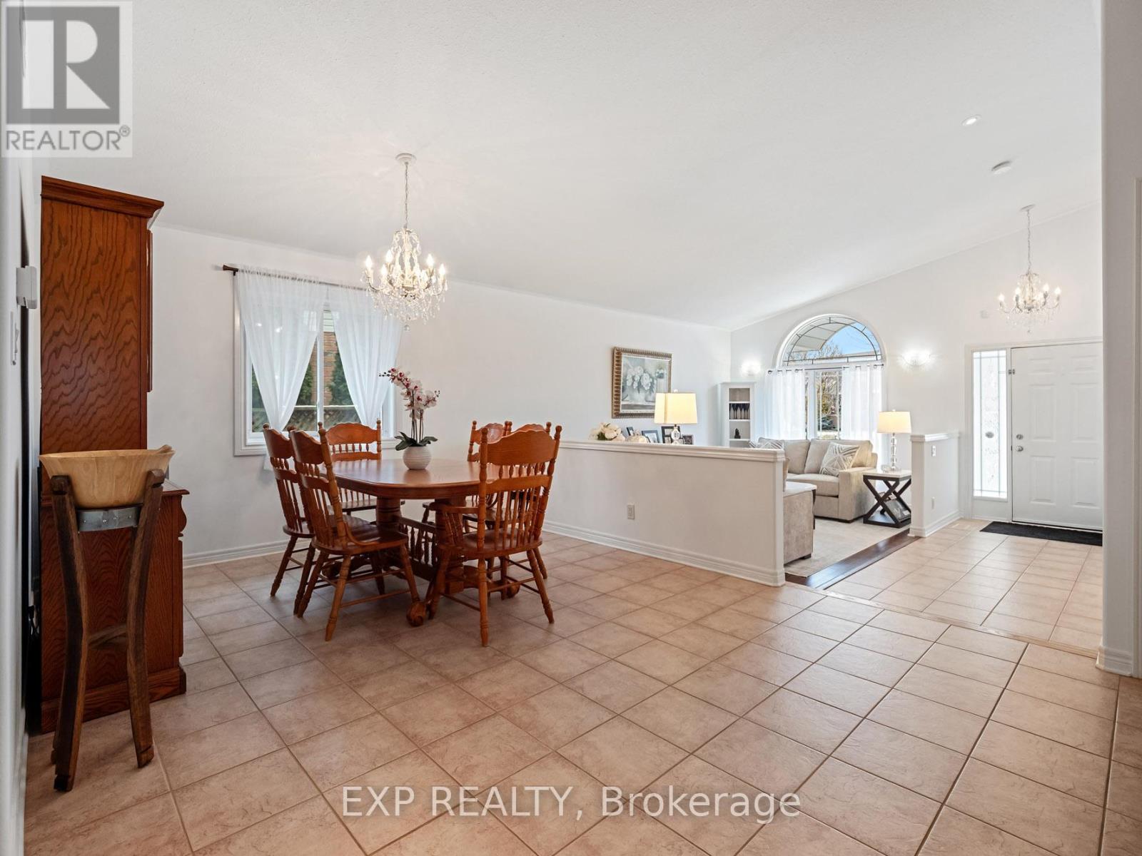 7090 Julie Drive, Niagara Falls, Ontario  L2H 3L4 - Photo 8 - X12913024