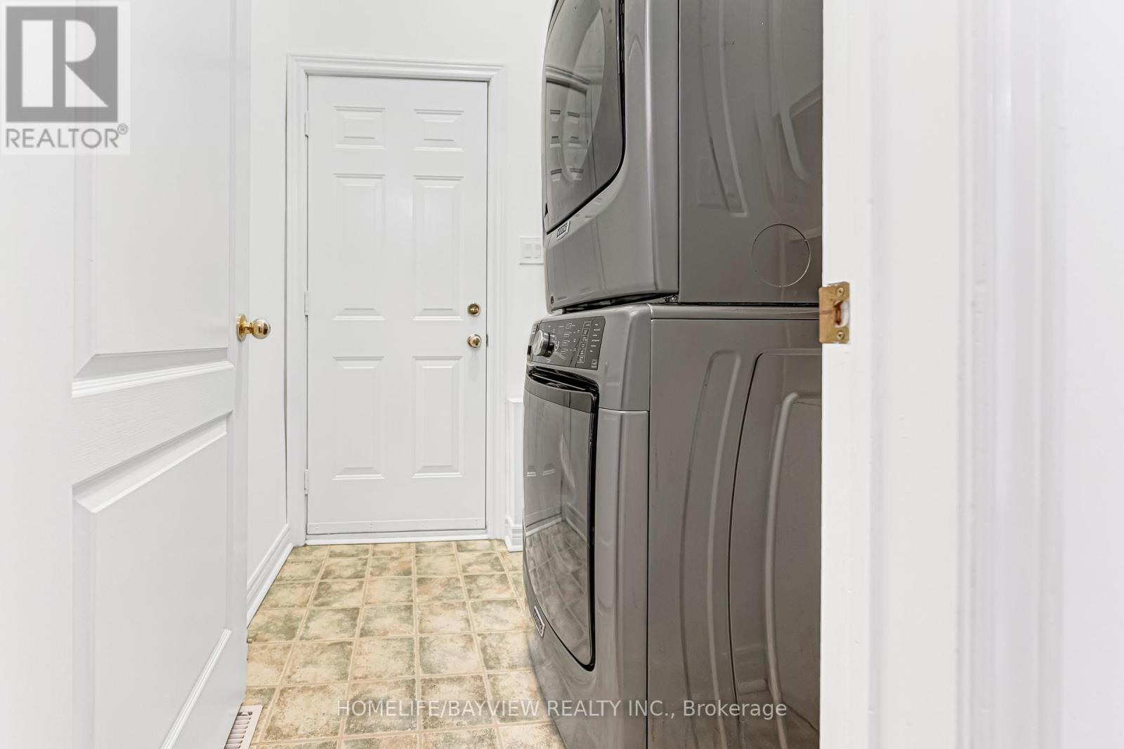 515 Rourke Place, Newmarket, Ontario  L3Y 8S9 - Photo 38 - N12913020