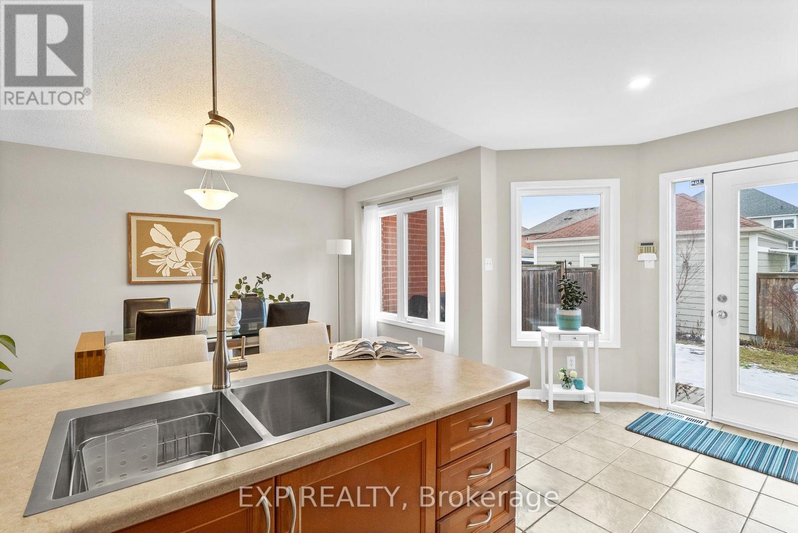 50 Murray Wilson Drive, Markham, Ontario  L6B 0R2 - Photo 7 - N12913042