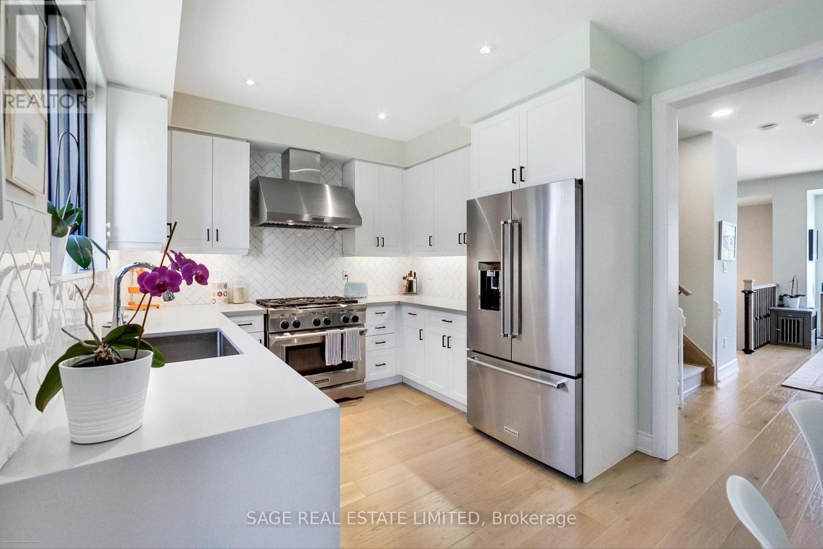 66 Pony Farm Drive, Toronto, Ontario  M9R 0B3 - Photo 11 - W12913044