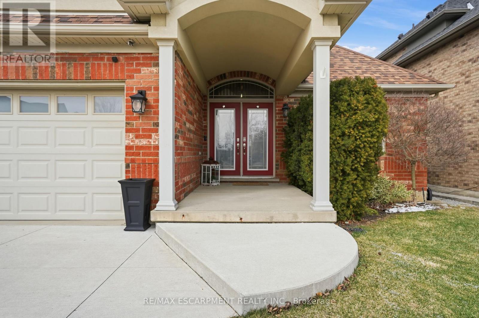 160 Festival Way, Hamilton, Ontario  L0R 1C0 - Photo 2 - X12913038