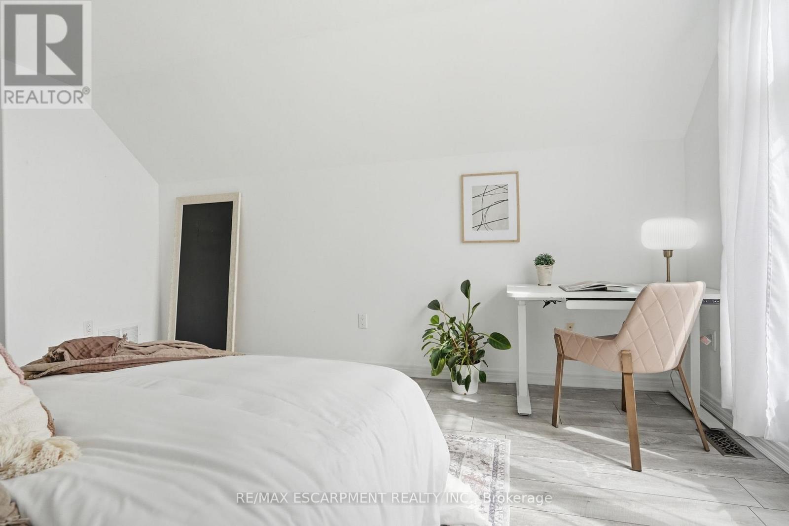 160 Festival Way, Hamilton, Ontario  L0R 1C0 - Photo 26 - X12913038