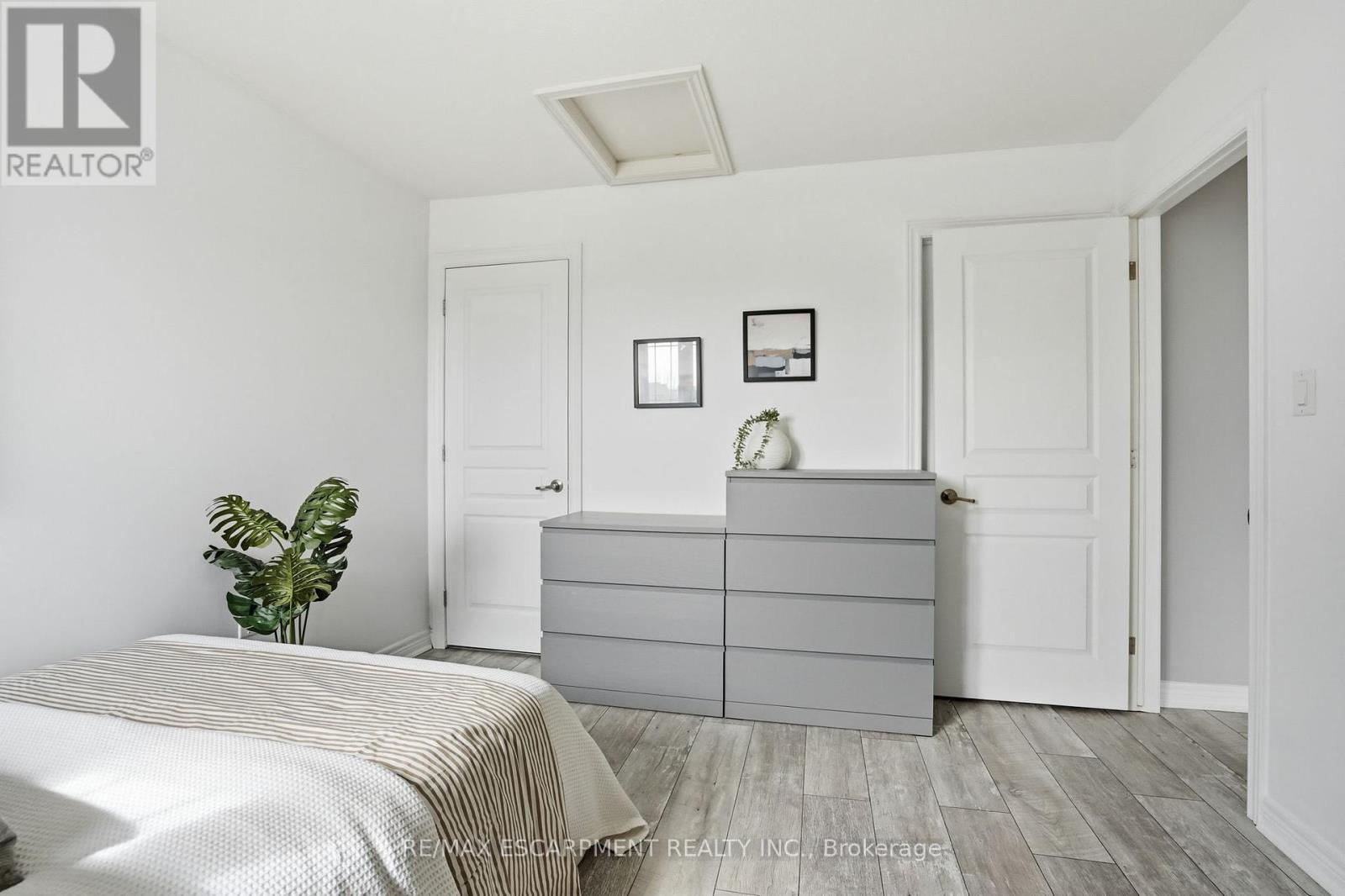 160 Festival Way, Hamilton, Ontario  L0R 1C0 - Photo 28 - X12913038