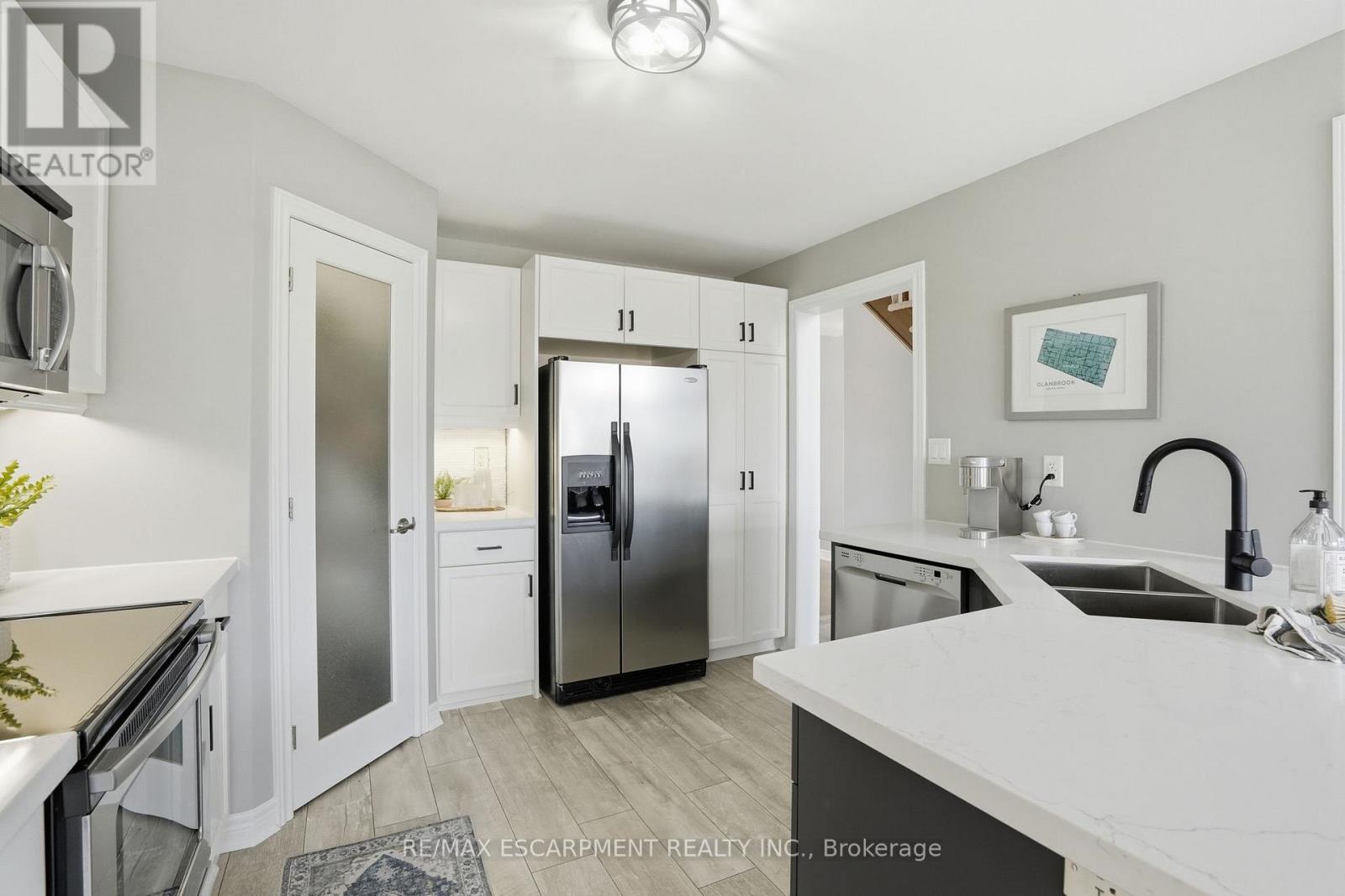 160 Festival Way, Hamilton, Ontario  L0R 1C0 - Photo 6 - X12913038