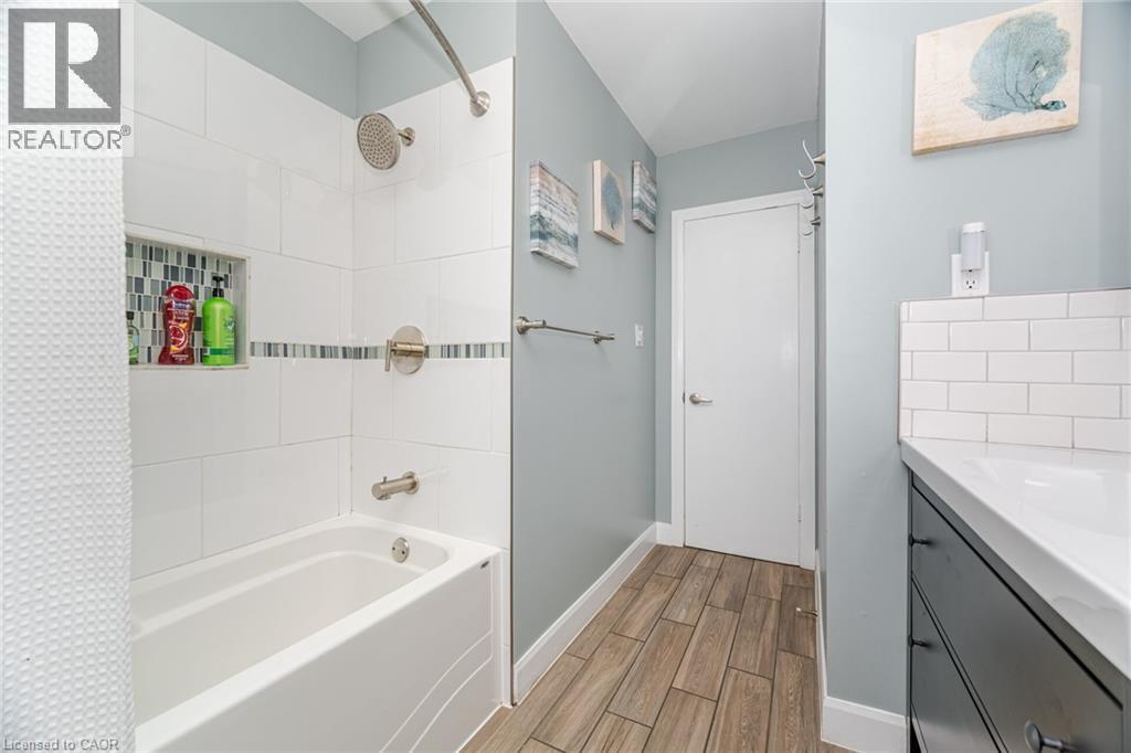 77 Fairview Road, Grimsby, Ontario  L3M 3L6 - Photo 18 - 40814200