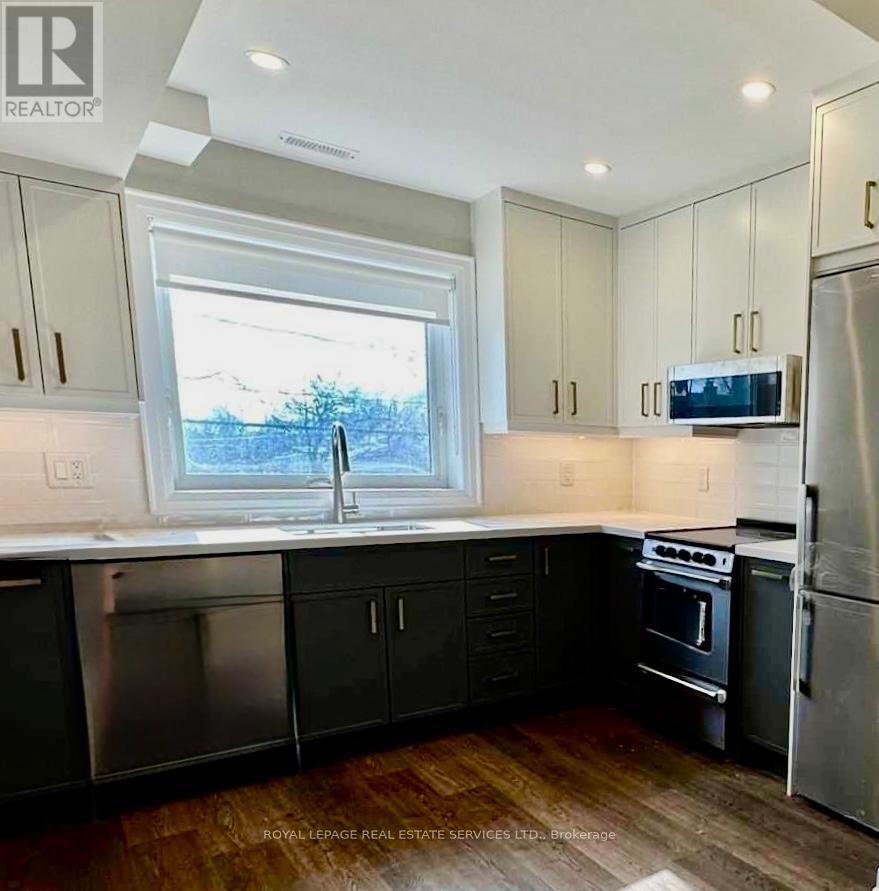 UPPER - 256 ANNETTE STREET, Toronto, Ontario