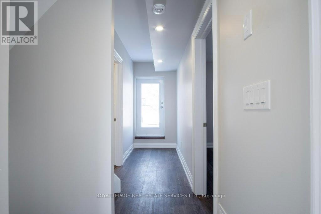 Upper - 256 Annette Street, Toronto, Ontario  M6P 1R1 - Photo 13 - W12791518