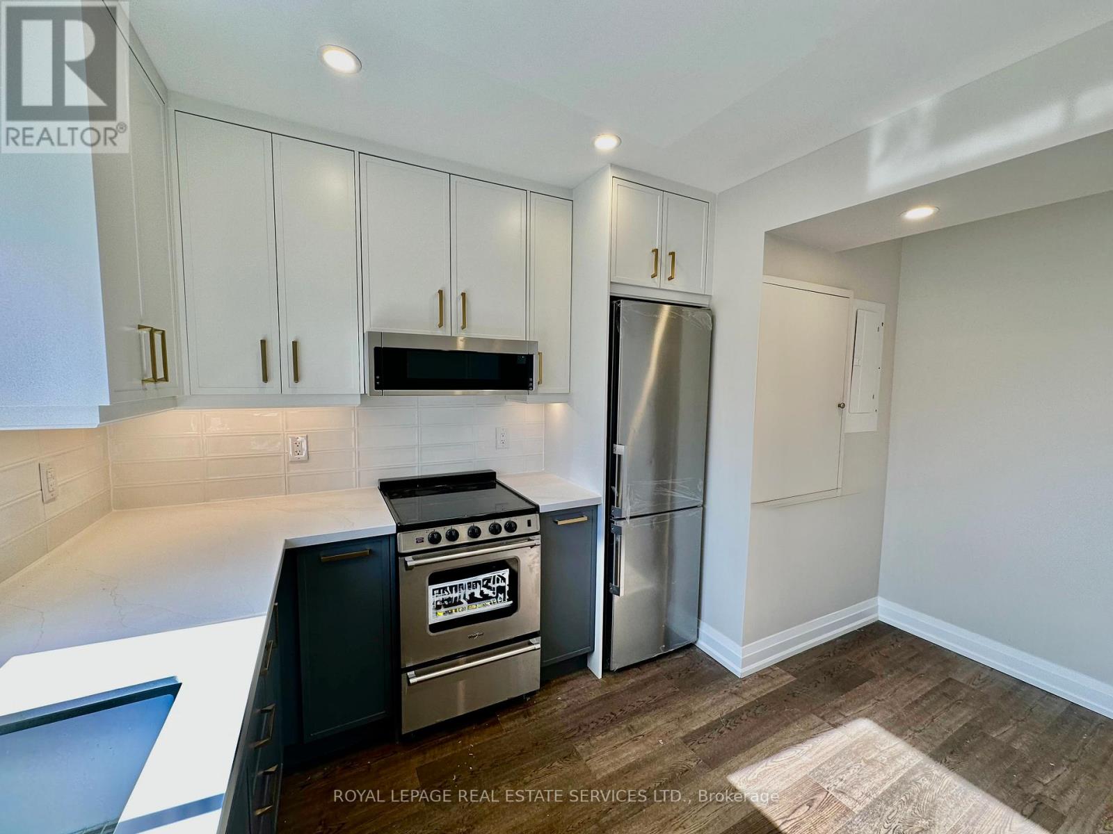 Upper - 256 Annette Street, Toronto, Ontario  M6P 1R1 - Photo 3 - W12791518