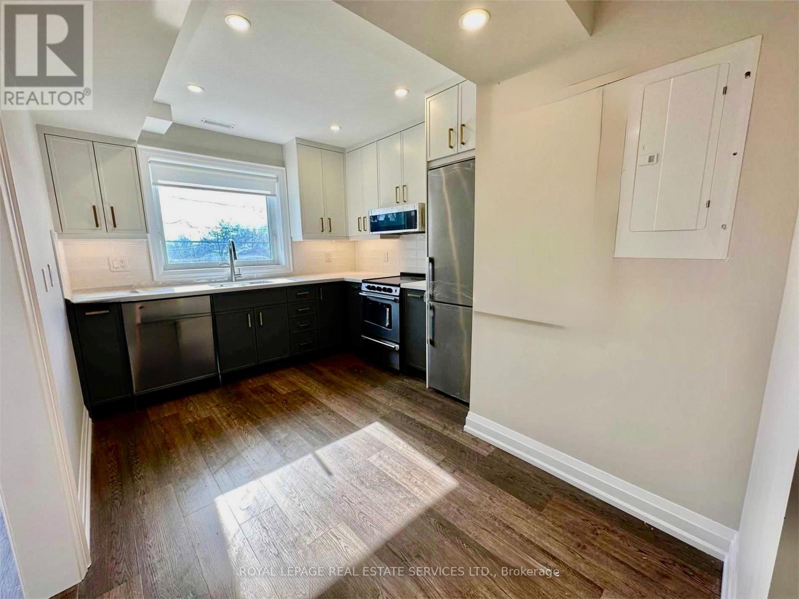 Upper - 256 Annette Street, Toronto, Ontario  M6P 1R1 - Photo 6 - W12791518