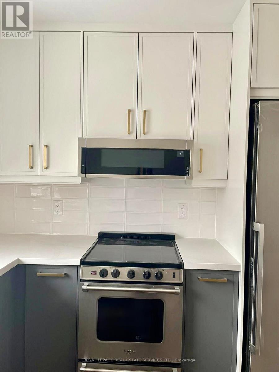 Upper - 256 Annette Street, Toronto, Ontario  M6P 1R1 - Photo 2 - W12791518