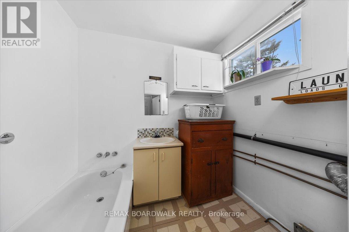 2691 Priscilla Street, Ottawa, Ontario  K2B 7E1 - Photo 15 - X12913094