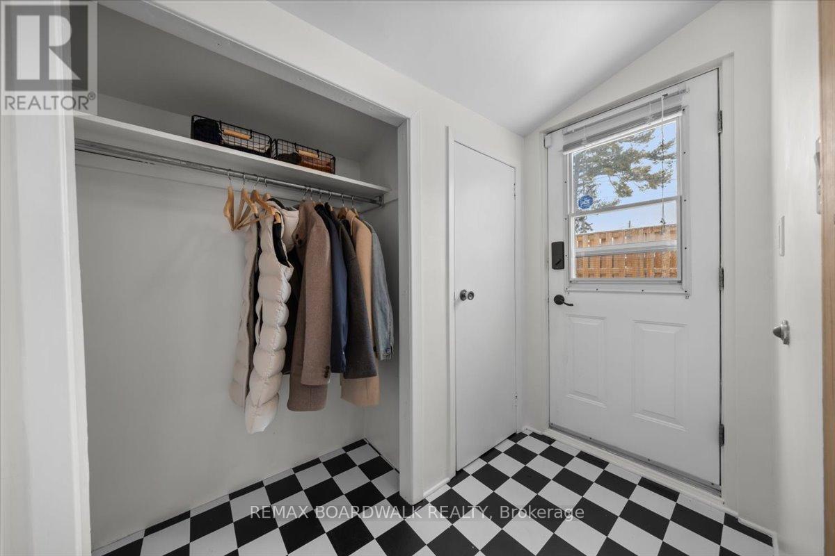 2691 Priscilla Street, Ottawa, Ontario  K2B 7E1 - Photo 3 - X12913094