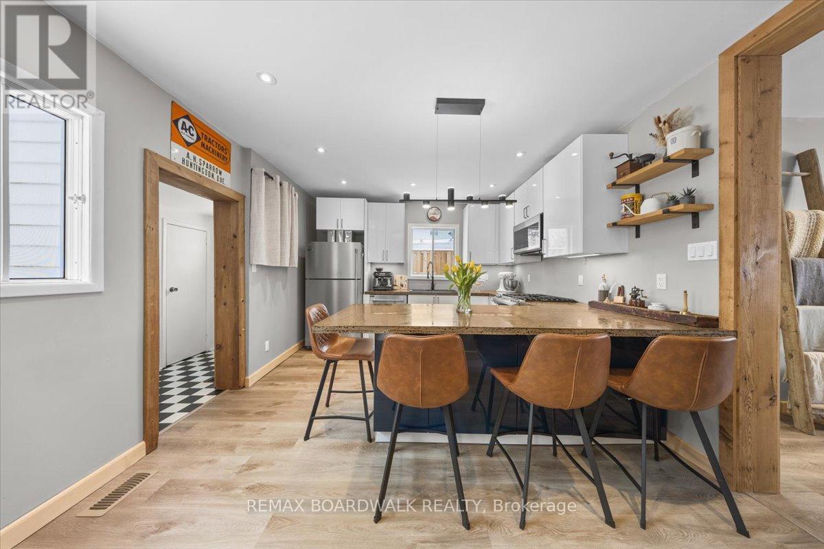 2691 Priscilla Street, Ottawa, Ontario  K2B 7E1 - Photo 4 - X12913094