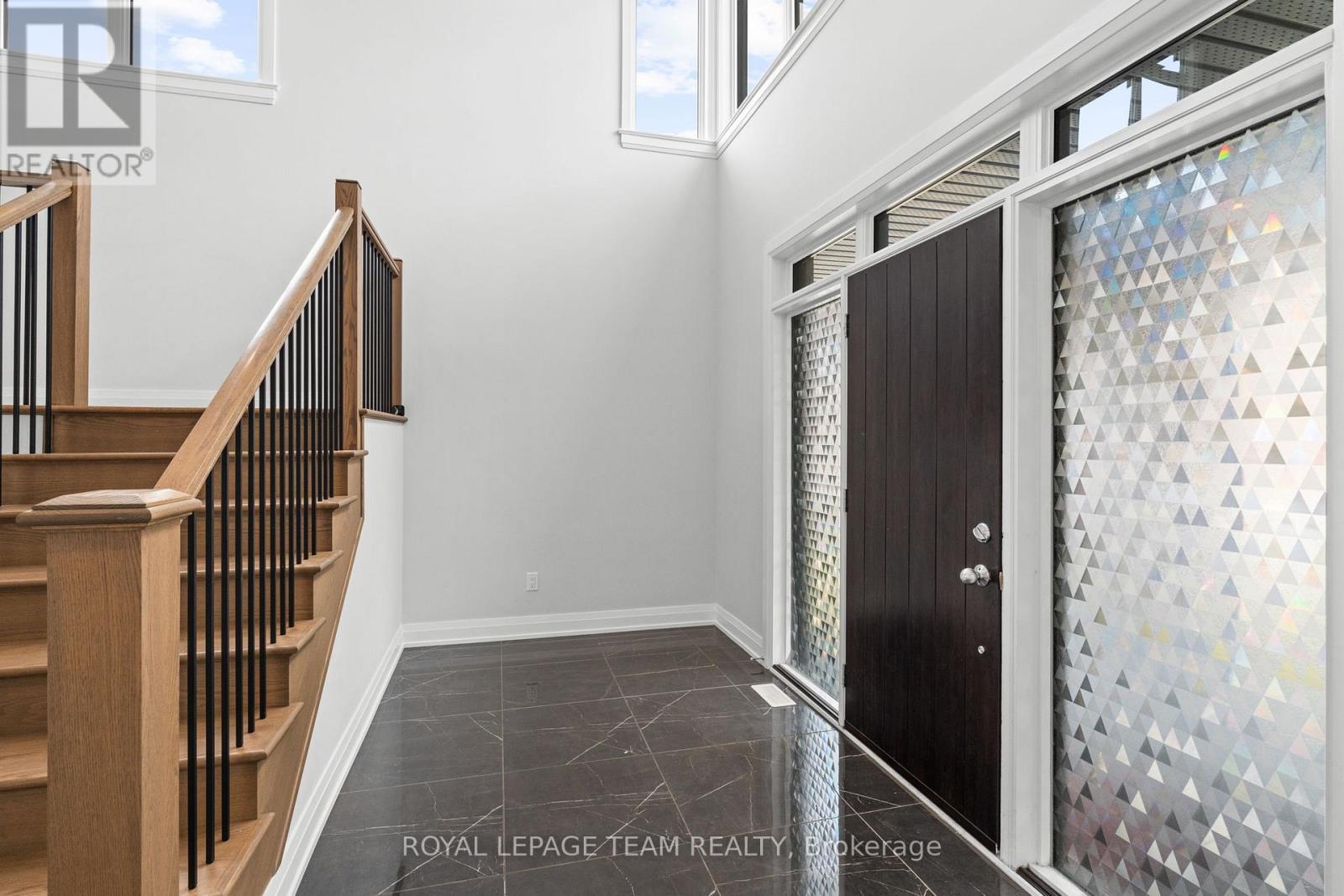 200 Ketchikan Crescent, Ottawa, Ontario  K2T 0S3 - Photo 3 - X12913102