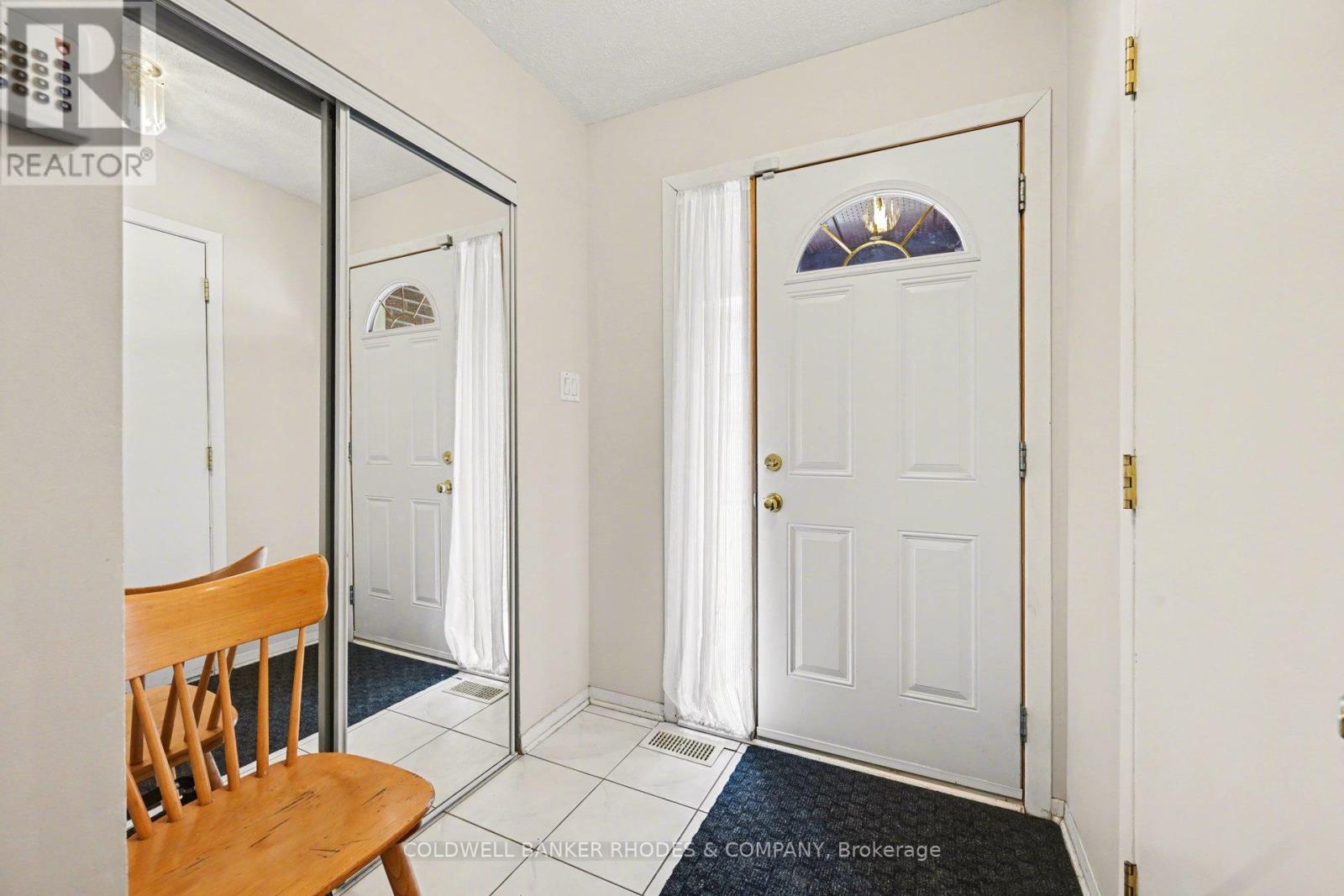 13 Clarkson Crescent, Ottawa, Ontario  K2L 3C9 - Photo 4 - X12913174