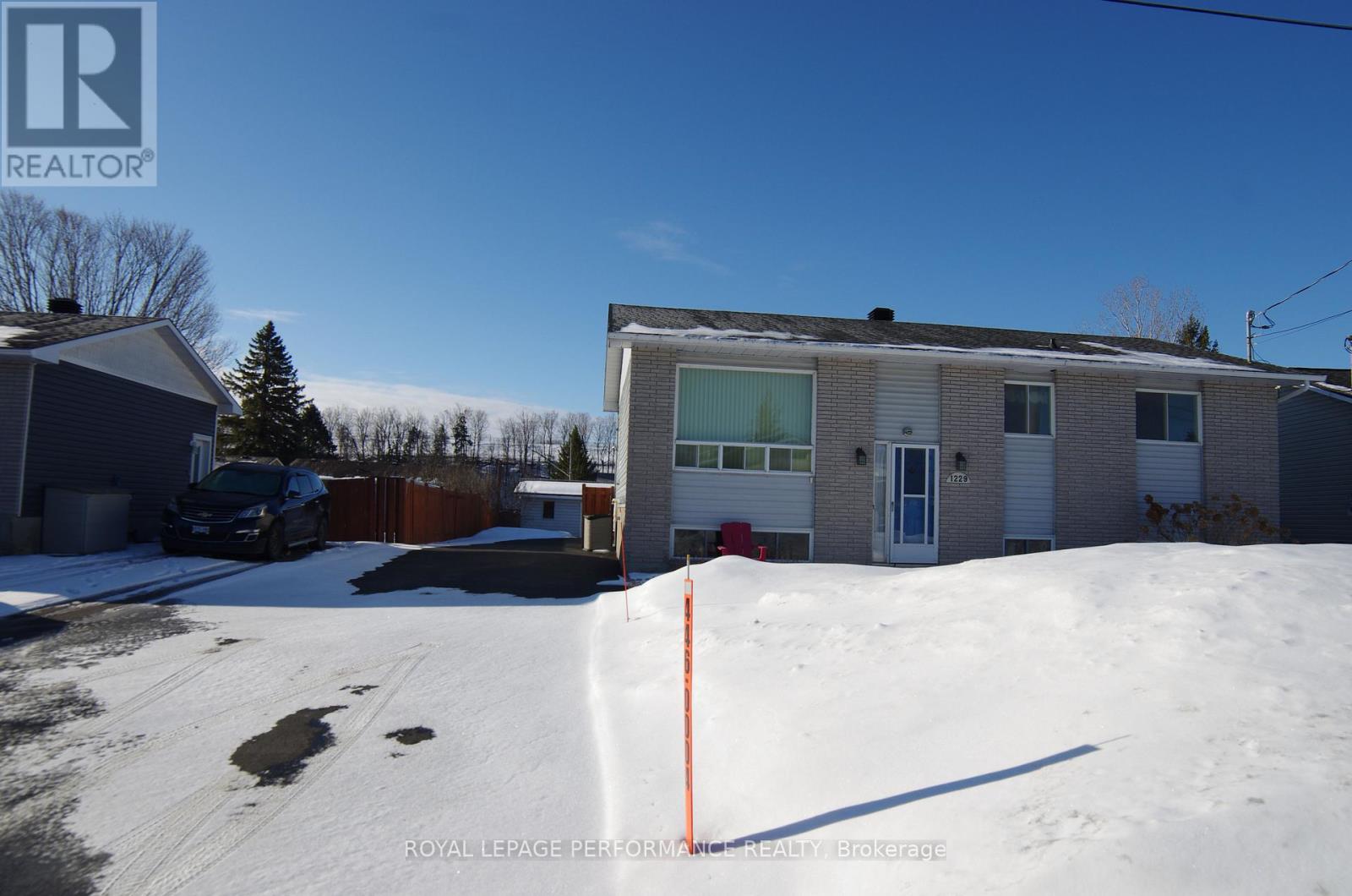 1229 Campeau Crescent, Clarence-Rockland, Ontario  K4K 1B6 - Photo 3 - X12913176