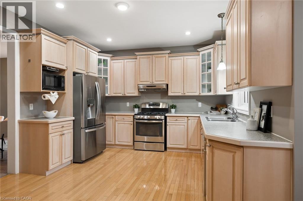 555 Sandbanks Crescent, Waterloo, Ontario  N2V 2K2 - Photo 9 - 40814136