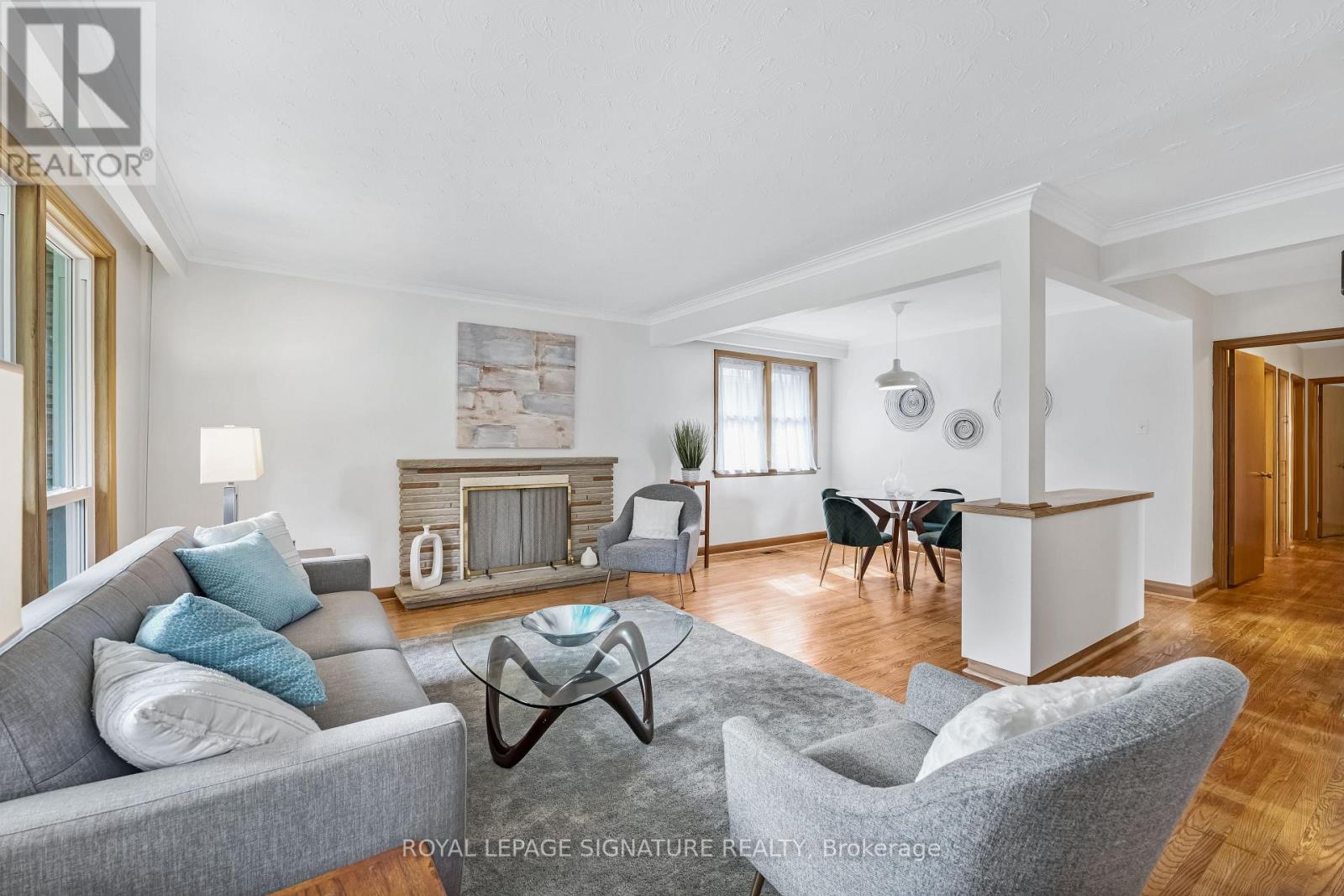 186 Burbank Drive, Toronto, Ontario  M2K 1P4 - Photo 4 - C12913178