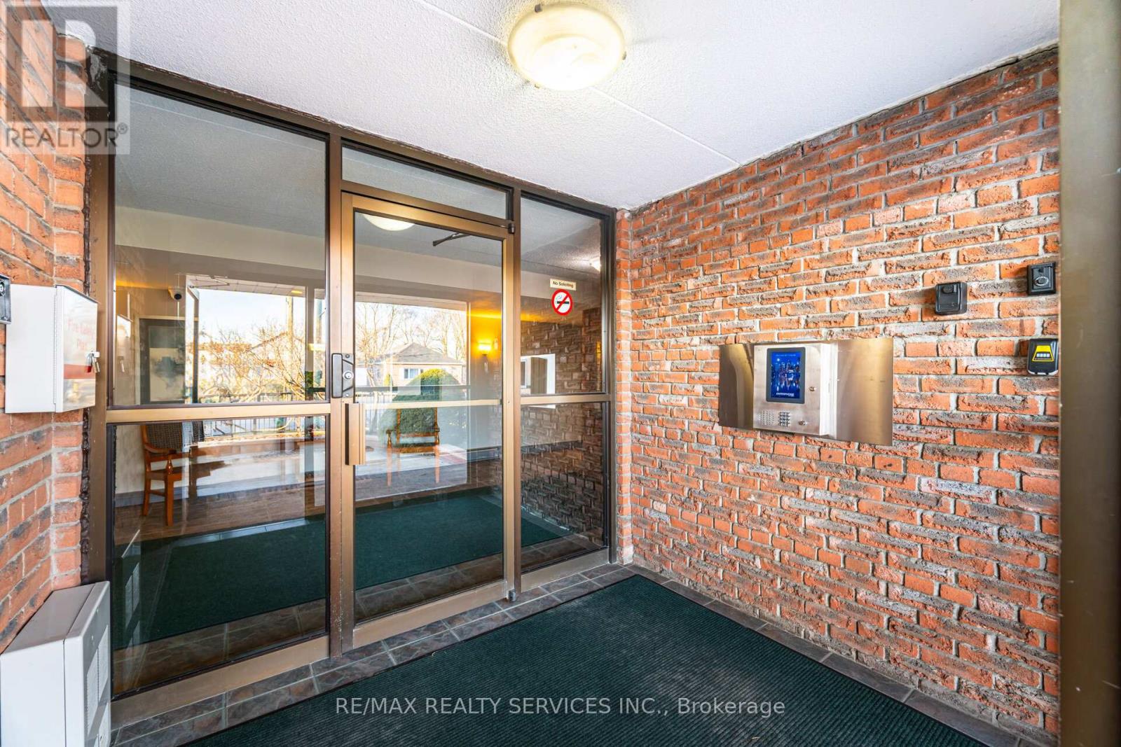 105 - 580 Mary Street E, Whitby, Ontario  L1N 2R3 - Photo 2 - E12913162