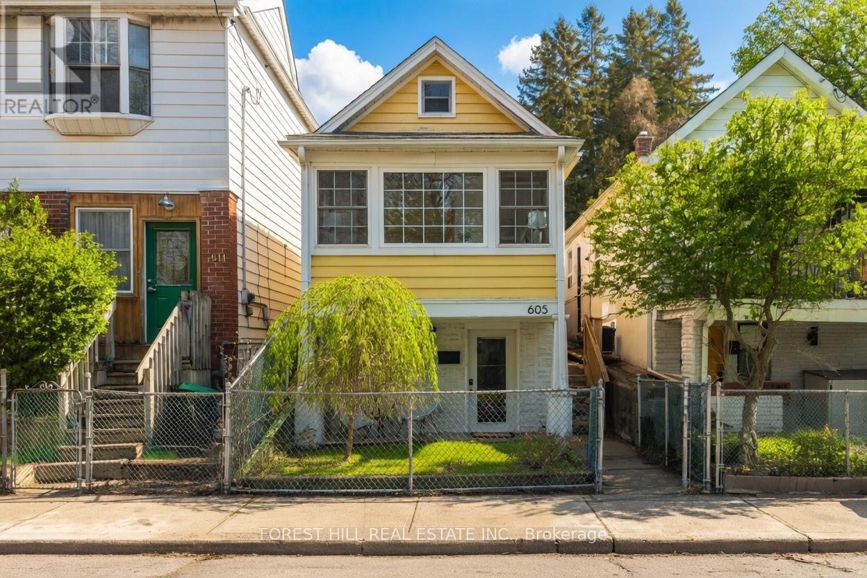 605 CRAVEN ROAD, Toronto, Ontario