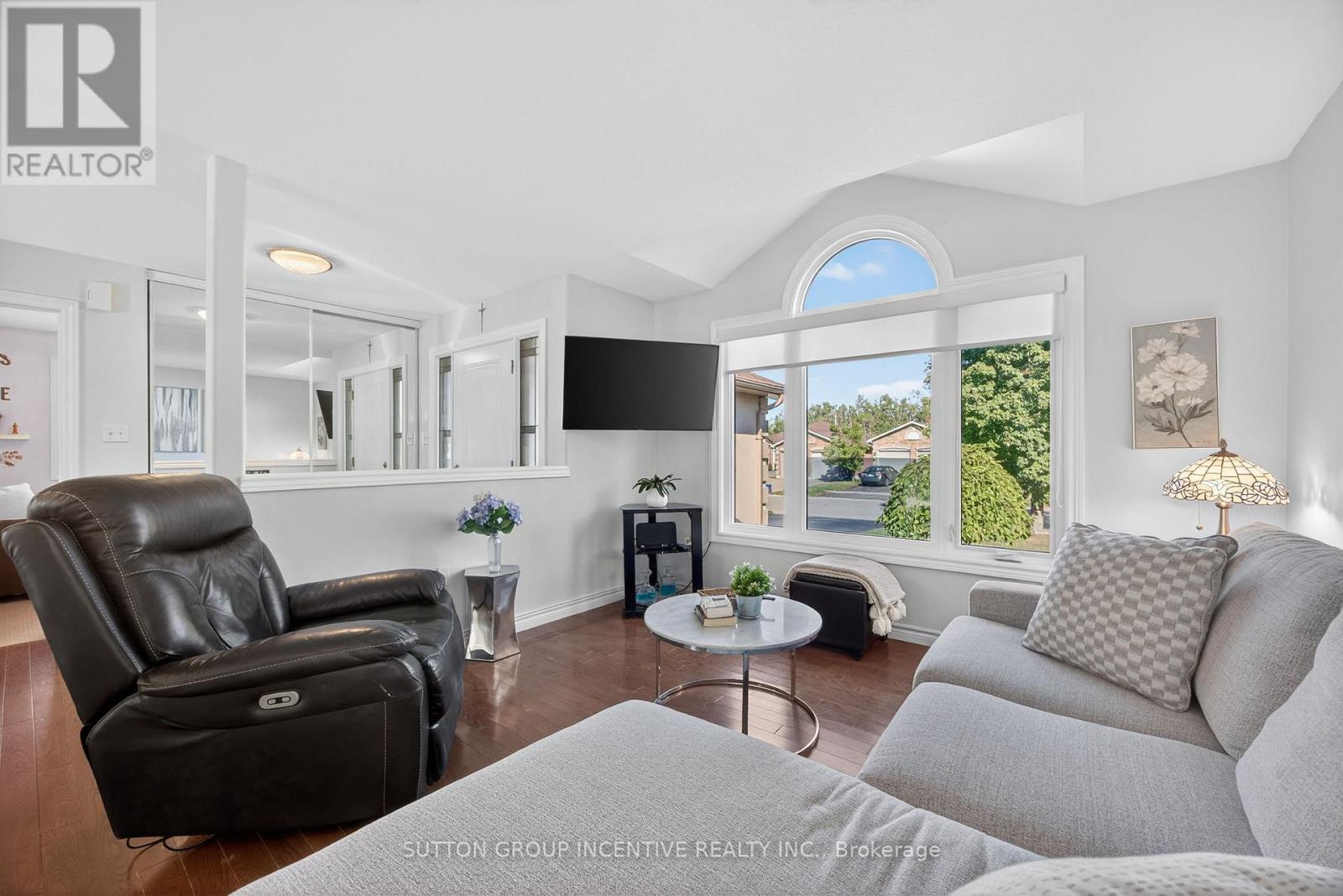 63 Nicklaus Drive, Barrie, Ontario  L4M 6V7 - Photo 6 - S12913098