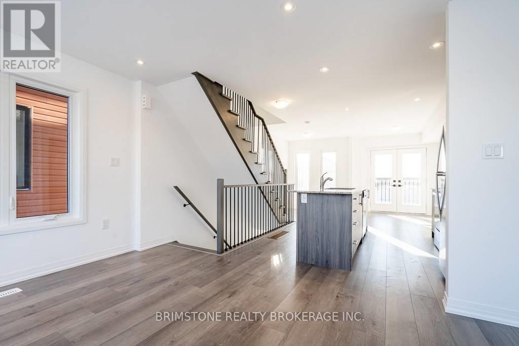 79 Fairlane Avenue, Barrie (Painswick South), Ontario  L9J 0M9 - Photo 4 - S12913182