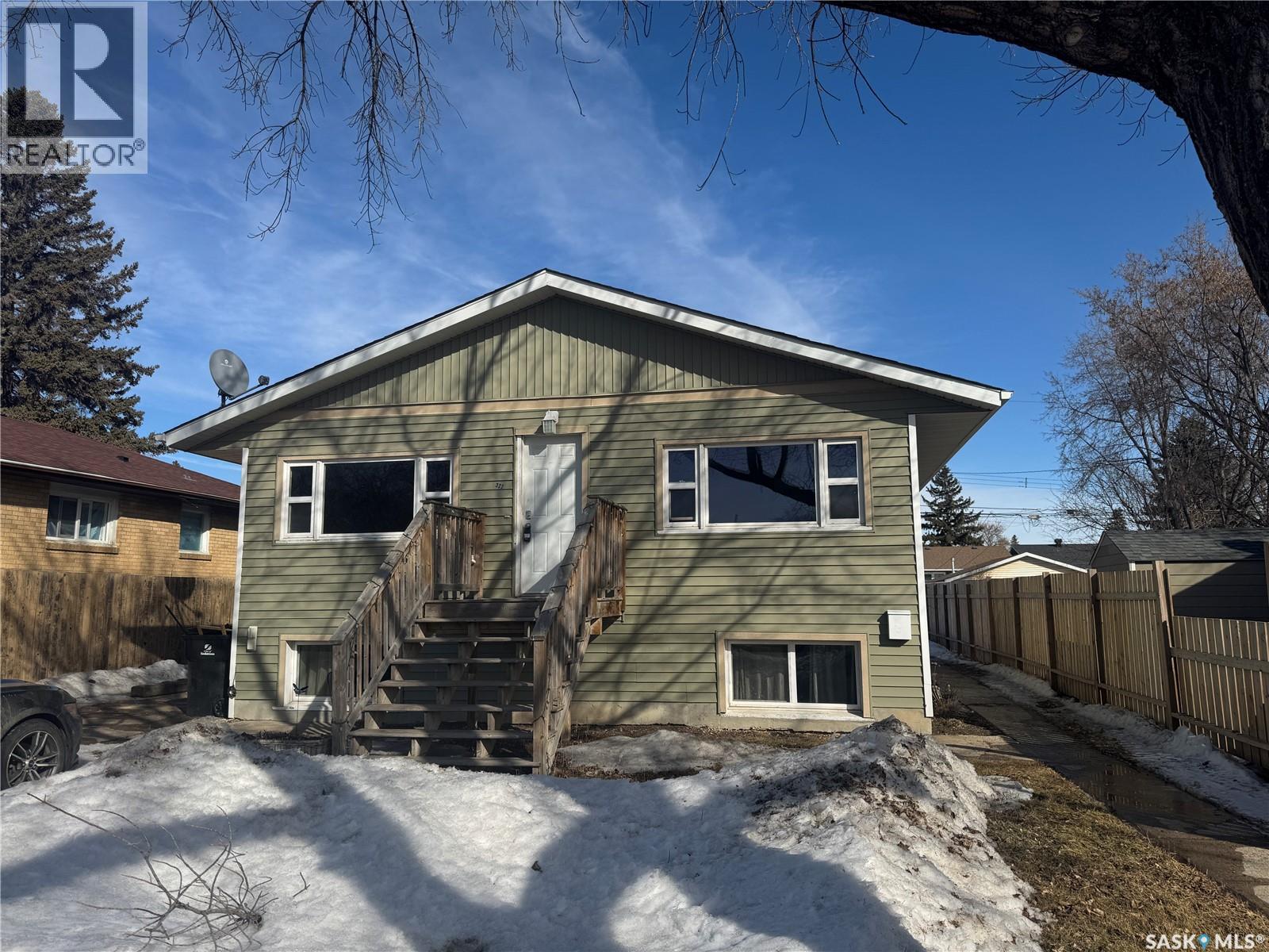 322 Witney Avenue S, Saskatoon, Saskatchewan  S7M 3K5 - Photo 2 - SK031142