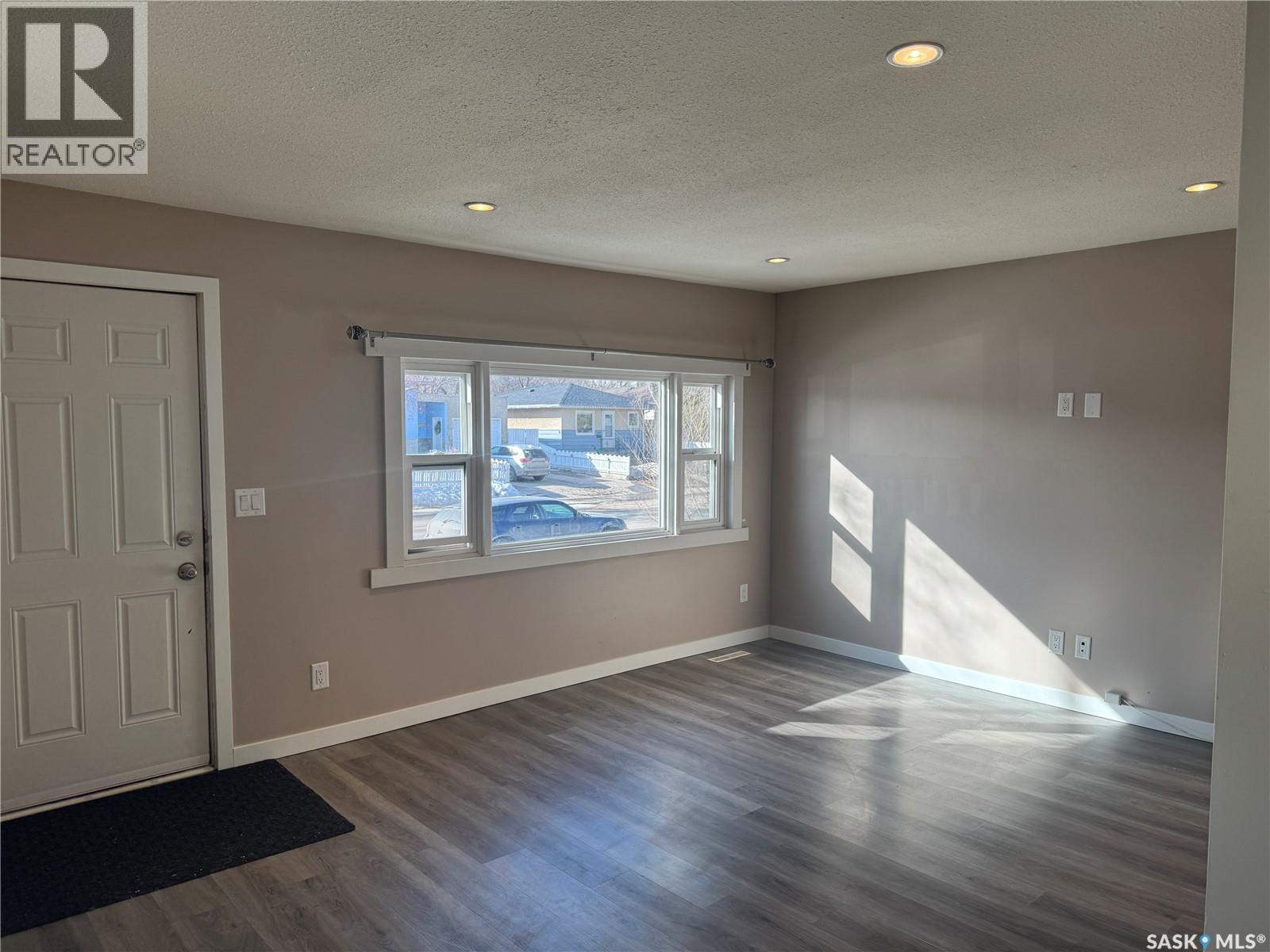 322 Witney Avenue S, Saskatoon, Saskatchewan  S7M 3K5 - Photo 4 - SK031142