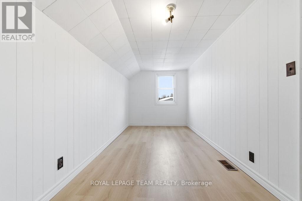 1120 Pembroke Street W, Pembroke, Ontario  K8A 5R5 - Photo 42 - X12837164