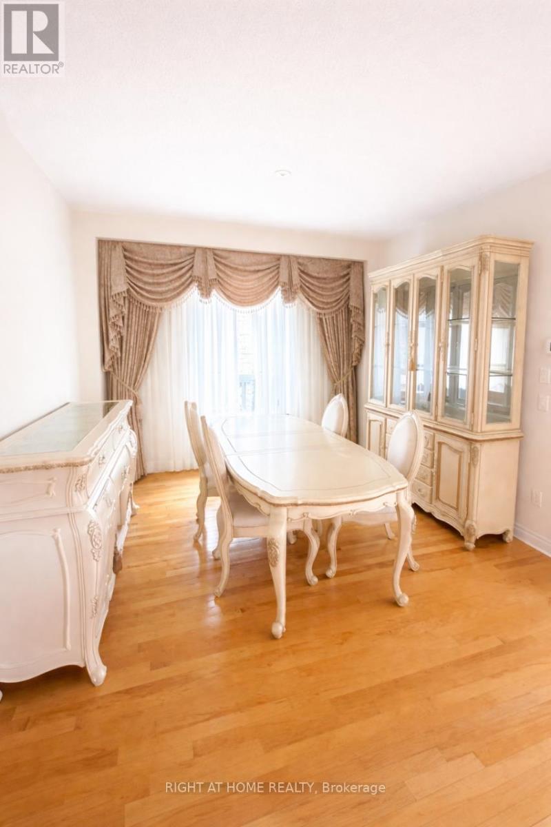 31 Acara Court, Toronto, Ontario  M1T 3W9 - Photo 4 - E12910686