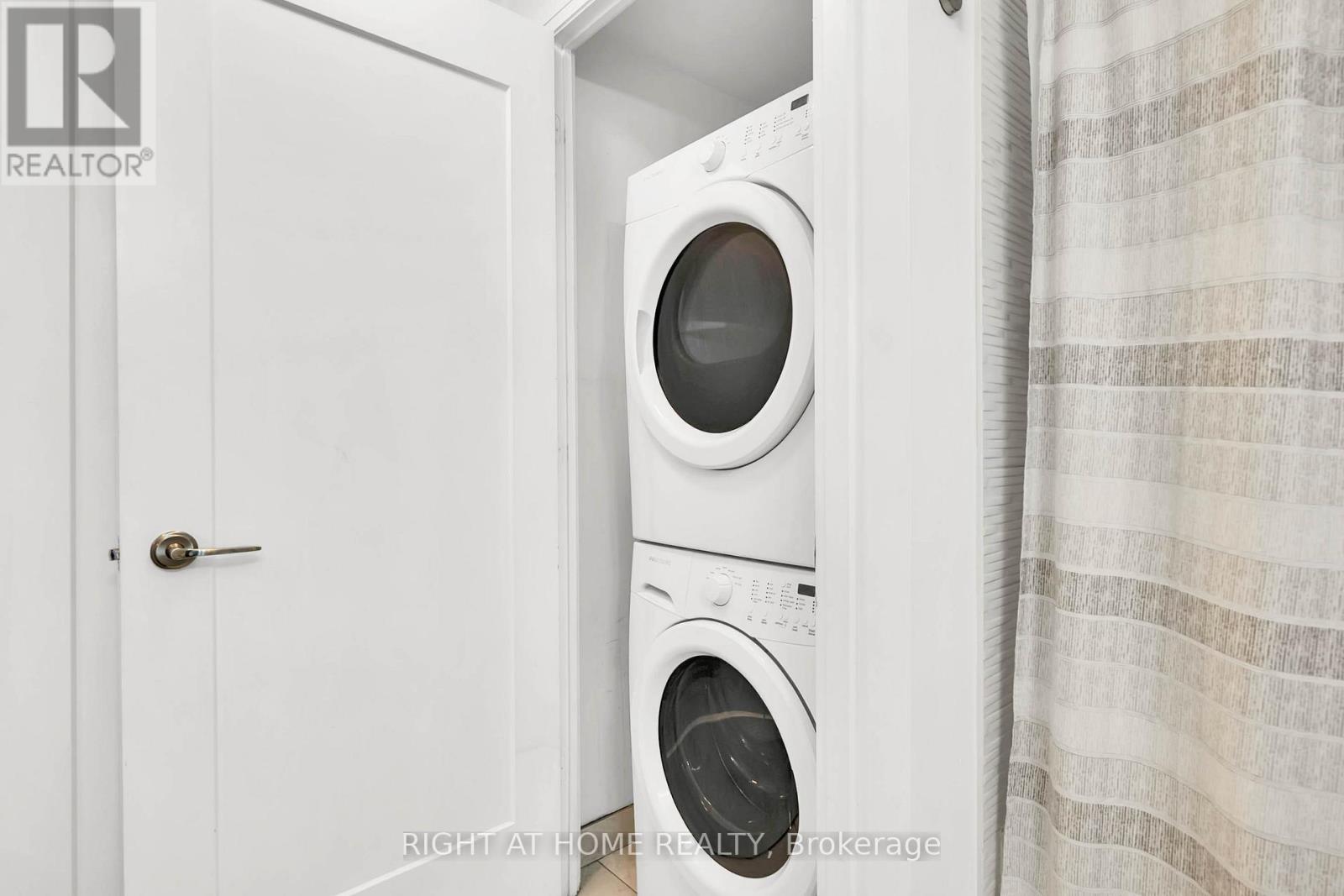 4006 - 56 Annie Craig Drive, Toronto, Ontario  M8V 0C5 - Photo 11 - W12913114