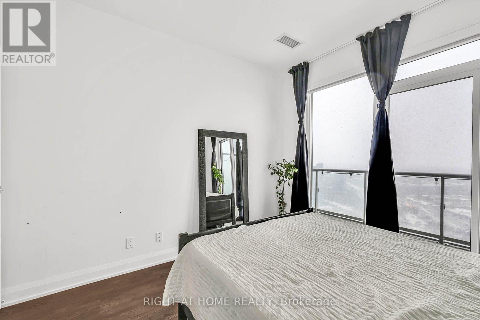 4006 - 56 Annie Craig Drive, Toronto, Ontario  M8V 0C5 - Photo 9 - W12913114