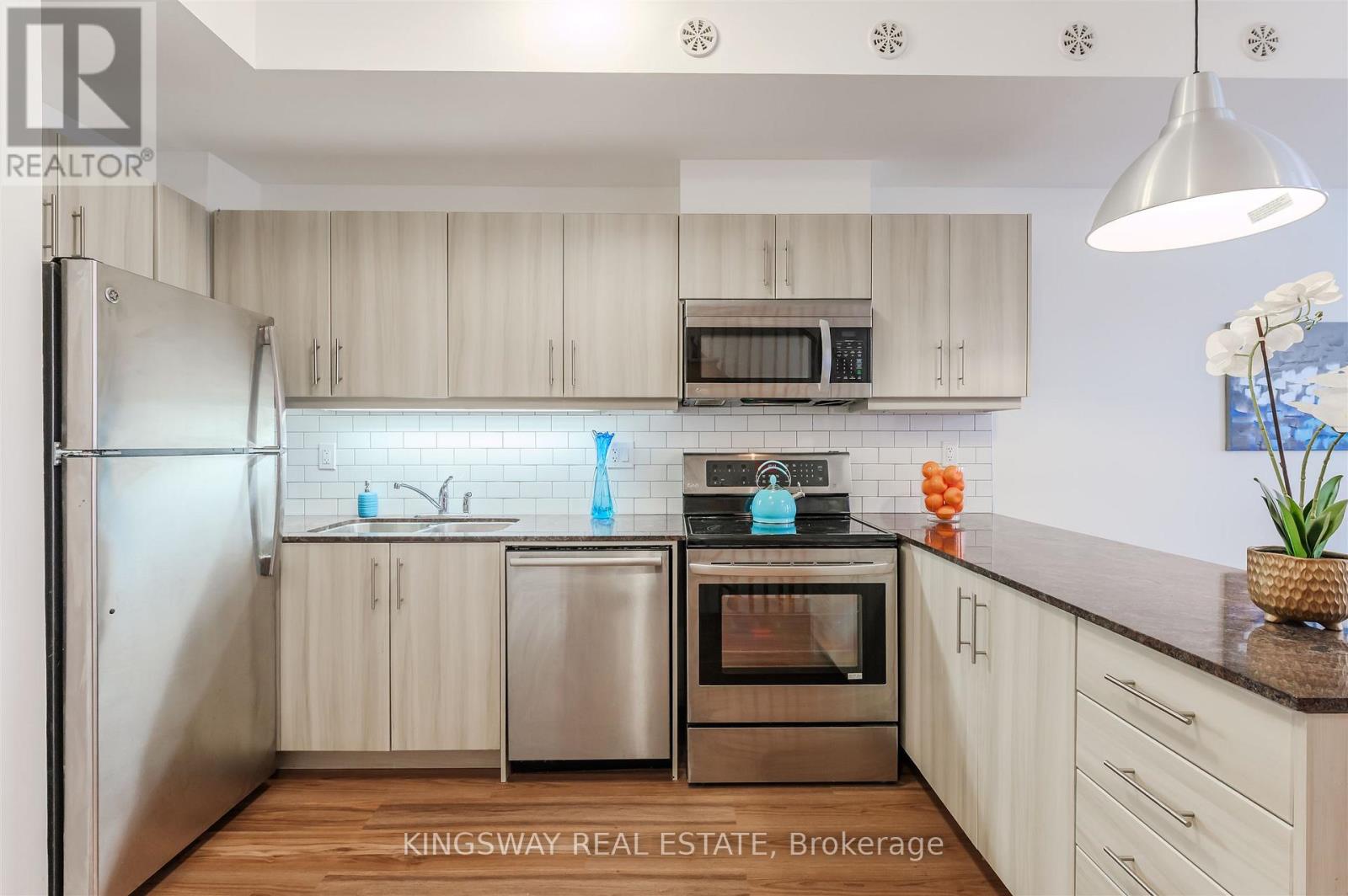 50 - 68 Winston Park Boulevard, Toronto (Downsview-Roding-Cfb), Ontario  M3K 1C3 - Photo 2 - W12913130